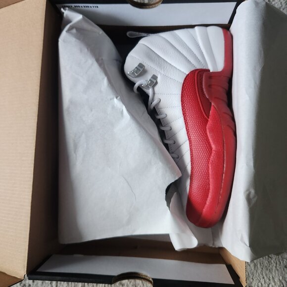 Air Jordan 12 Retro - Picture 2 of 7